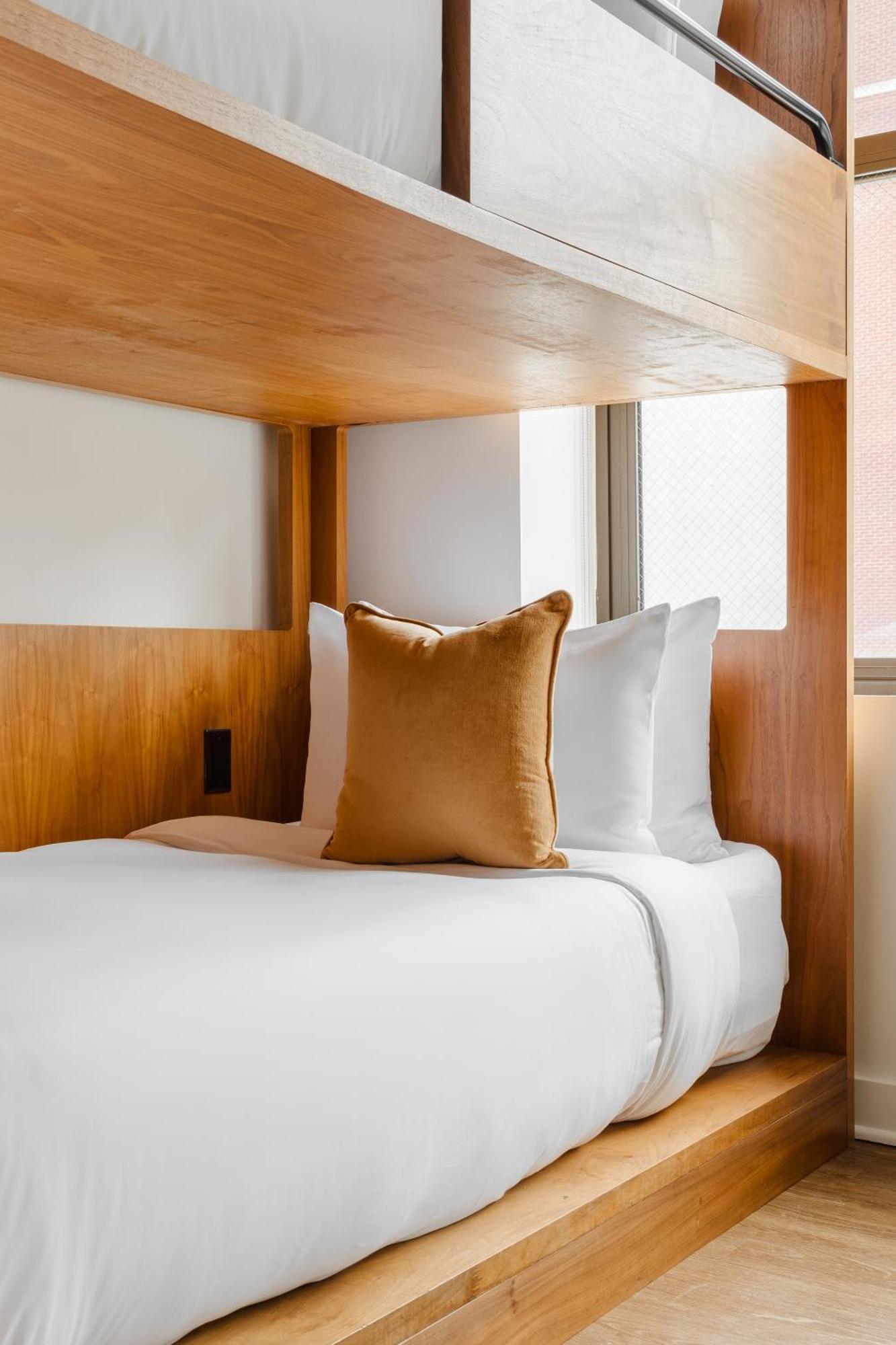 Found Hotel Chicago River North Экстерьер фото