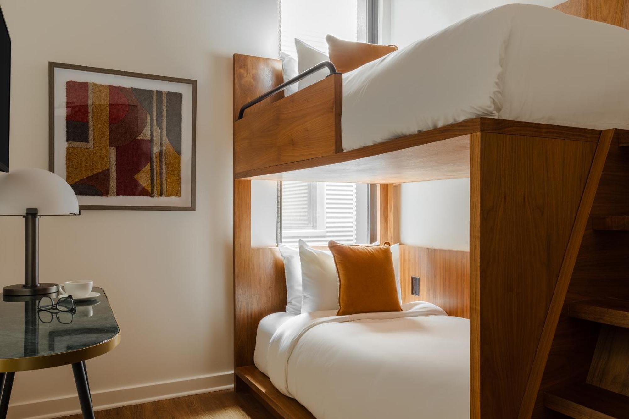 Found Hotel Chicago River North Экстерьер фото