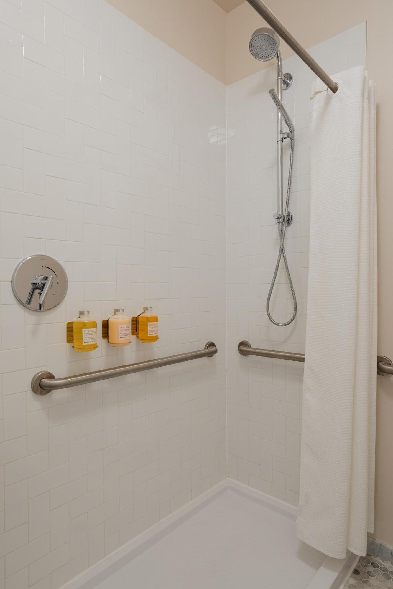 Found Hotel Chicago River North Экстерьер фото
