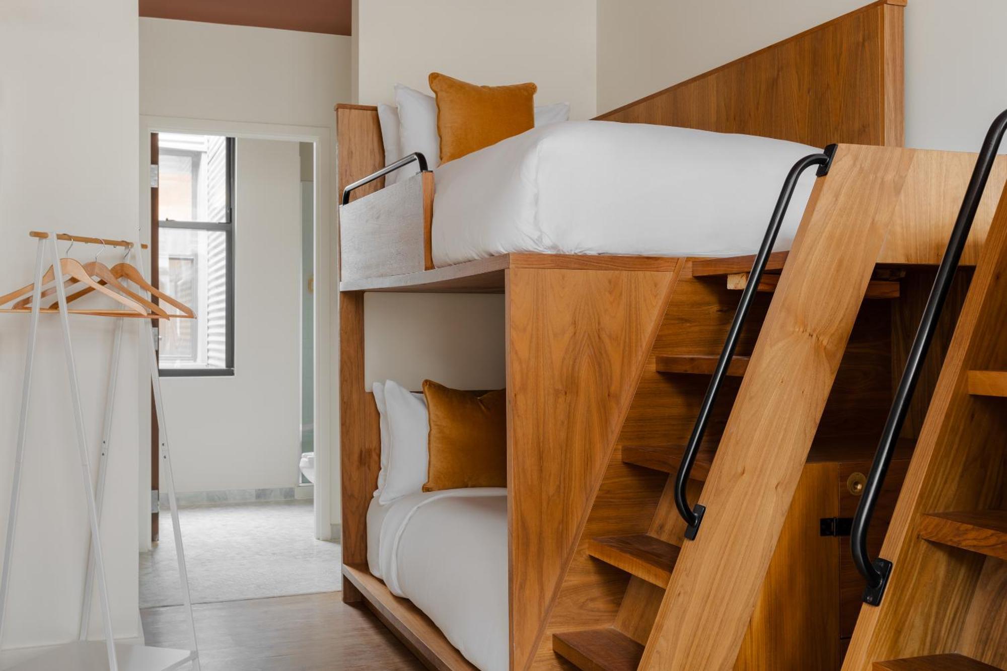 Found Hotel Chicago River North Экстерьер фото