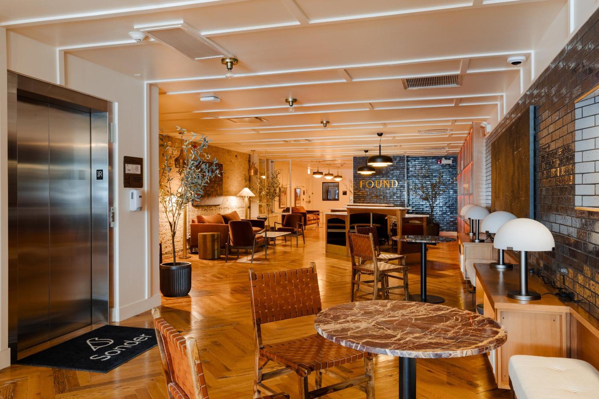Found Hotel Chicago River North Экстерьер фото