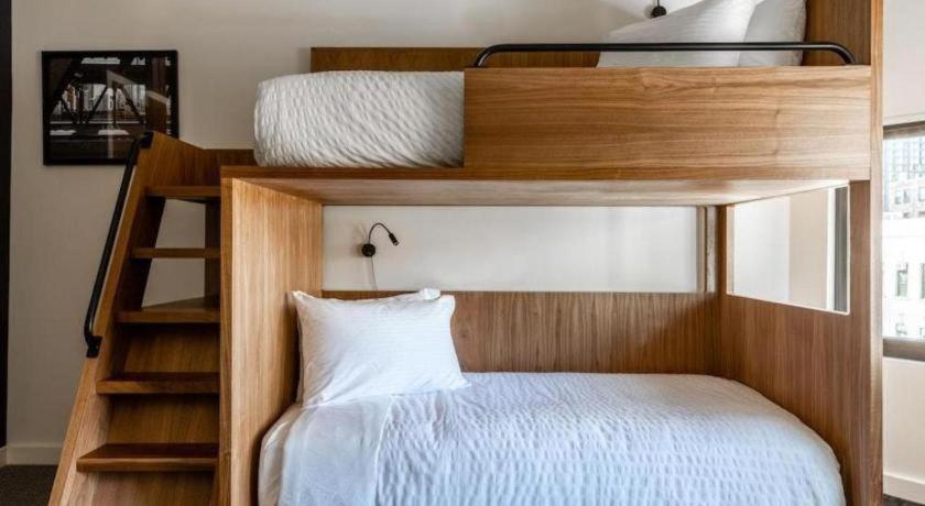 Found Hotel Chicago River North Экстерьер фото